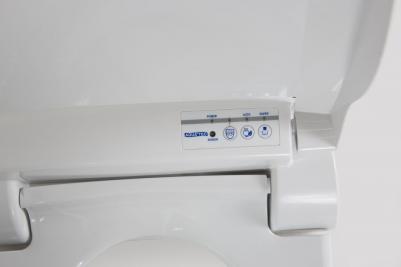 Invacare Aquatec Pure Bidet douche-wc, instellingen ook te bedienen op de zitting