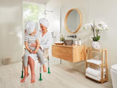 Invacare Aquatec Pico GREEN, douchestoel past in iedere badkamer