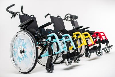 Invacare Action3 Junior lichtblauw, geel en rood frame