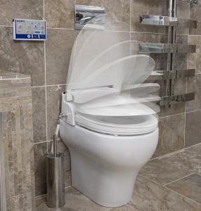 Invacare Aquatec Pure Bidet douche-wc, deksel en bril vallen zacht dicht
