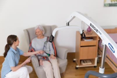 Invacare Birdie Evo tillift met Invacare sling